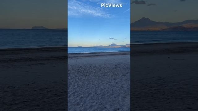 Испания. Пляж San Juan. Какая погода сегодня 13 декабря 2023. Обстановка на пляже.Море. Курорт зимой