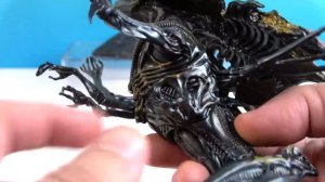 Alien vs Predator Battle Damage Alien Queen 1/18 Scale Figure by Hiya Toys