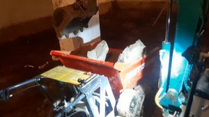 Вывоз грунта минидумпером Мотомул из цокольного этажа г.Плёс