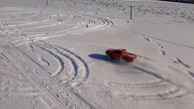 Traxxas Slash 4WD - Ford Raptor | Driving in Snow | Belgium 11.02.2021 смотреть онлайн