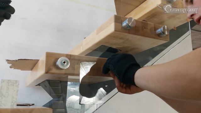 Монтаж  лестницы на монокосоуре со стеклянным ограждением. День 2.