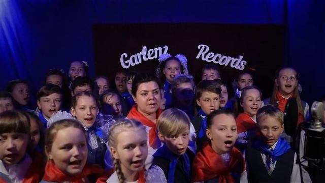 Песня про Родину от детей на Выпускной 4 Д (Студия Звукозаписи Александра Сэна в Тюмени) смотреть онлайн