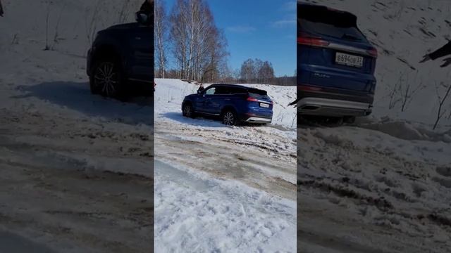 Geely Atlas Pro offroad в снегу