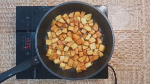 Как вкусно пожарить картошку. Простой и вкусный рецепт.mp4