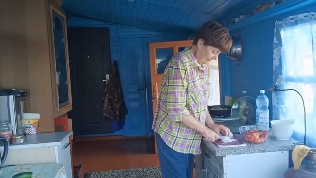 Огурцы в помидорной заливке// Копнула картошки на жарёху //