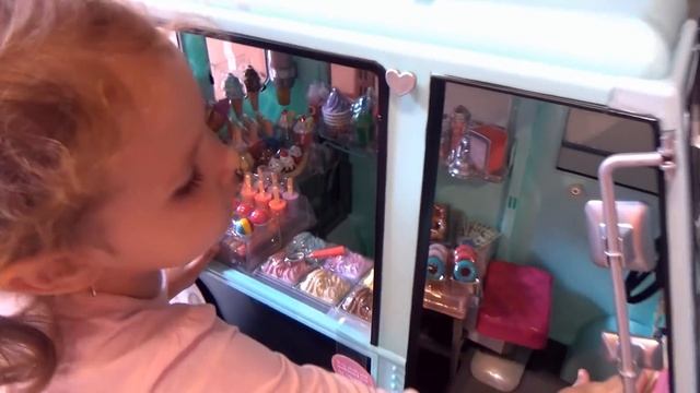 Катя в магазине игрушек смотреть онлайн