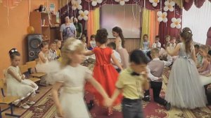 Вальс в детском саду, музыка из м/ф "Анастасия"