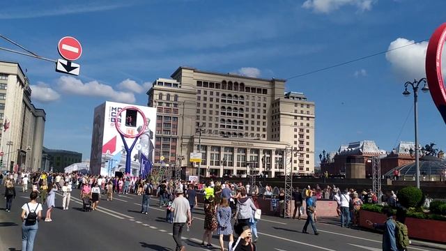 Зиплайн-скоростной спуск. Праздник День города Москва 872 . ВДНХ 80 смотреть онлайн