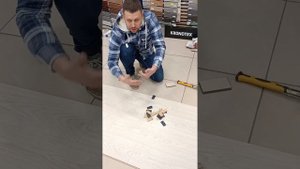 Щель по продольной стороне ламината