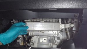 Toyota Voxy ZRR80 - Замена салонного фильтра / Toyota Voxy ZRR80 - Replacing the cabin filter