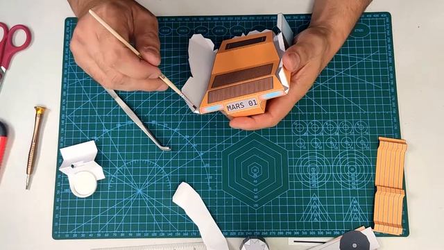 The rover is made of paper. Papercraft.Марсоход из бумаги. Паперкрафт.