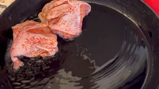 Это невероятно вкусно! КУРИНЫЕ БЕДРА на сковороде! БЫСТРО И ВКУСНО!CHICKEN Thighs in a frying pan! смотреть онлайн