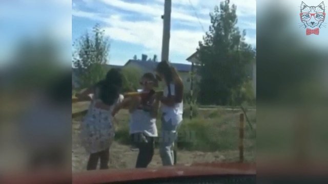 Когда девушки пытаются помочь