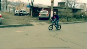 Трюки детей на BMX  Children stunts on bmx