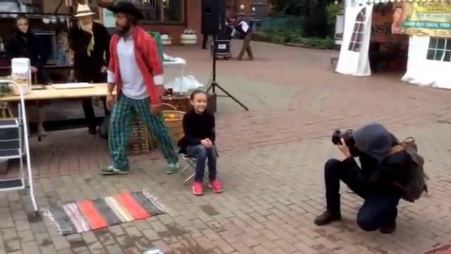 Уличный театр. Часть III. Сад Эрмитаж. Муся. 28.062014 смотреть онлайн