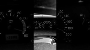 влюбился в девчонку одну