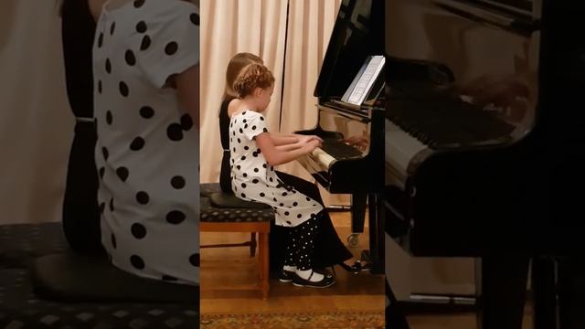 И.Беркович "ВАЛЬС" - смотреть видео онлайн от «Тайна хореографии» в хорошем качестве, опубликованное 26 декабря 2023 года в 6:20:25.