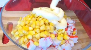 КАК ПРИГОТОВИТЬ крабовый салат рецепт крабового салата  вкусный салат с крабовыми палочками