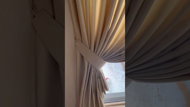 Шторы на скошенное окно в спальню