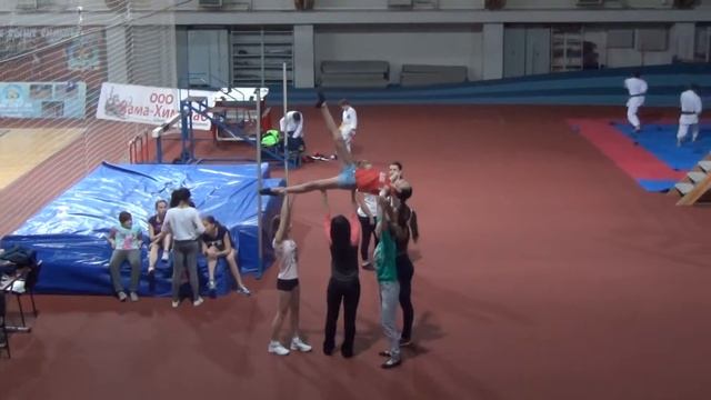 Спортивные тренировки в манеже смотреть онлайн