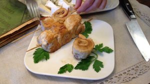 Что будет, если объединить шашлык и мясной рулет в одном рецепте