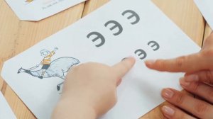 Весёлая игра - алфавит для детей с произношением: запоминаем гласные звуки и буквы.