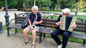 Уличные музыканты- виртуозы играют превосходно!!!