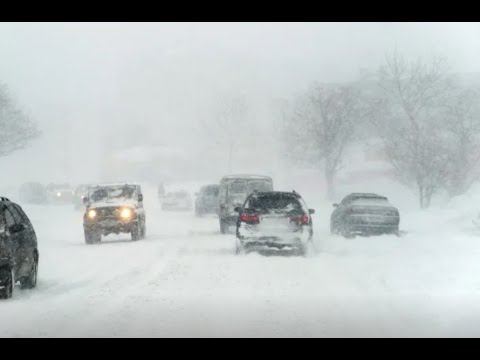 Снежные заносы и гололед нарушили транспортное сообщение на дорогах России