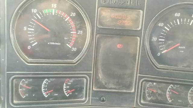 Обзор SHACMAN F3000/ВОДОВОЗ/ Переключение передач и подъем кузова/ По Карьеру смотреть онлайн