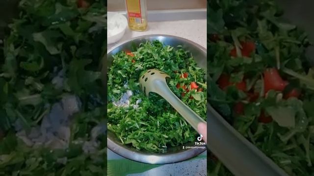 Очень вкусный салат с рукколой