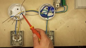 Параллельное подключение розеток с заземлением. Электрика для начинающих