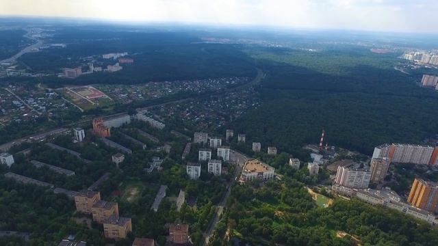 Полёт у станции Павшино, над ТЦ "Июнь", Павшинской поймой, Райцентром, платформой Красногорской. смотреть онлайн