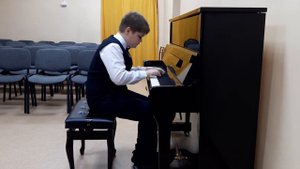 Дементьев Евсей, г. Окуловка. Г. Свиридов "Весёлый марш".