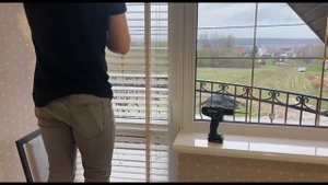 Установка деревянных жалюзи на балконную дверь.