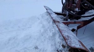 Снегоуборочная лопата на Т25. Чистим дороги после снегопада.