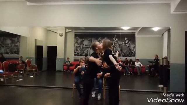Репетиция театральной спецгруппы.