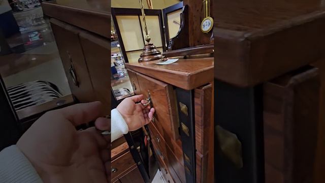 Из какого материала этот дизайнерский комод? #мебельизмассива #комод