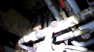 Замена труб канализации в подвале. Старая чугунина и жуть с трубами ГВС и ХВЗ. Сантехник на обслуге