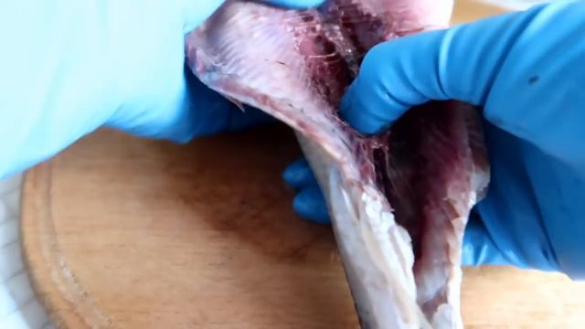 "МАССАЖ" для СЕЛЕДКИ. Весьма необычный способ очистить рыбу смотреть онлайн