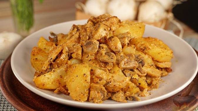 Вкусное из обычного!
КАРТОШКА С ГРИБАМИ И СМЕТАНОЙ, В РУКАВЕ