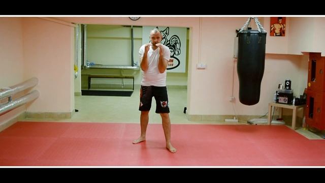 Стойка в Муай Тай за 2 минуты - основы и передвижение | Muay Thai для начинающих