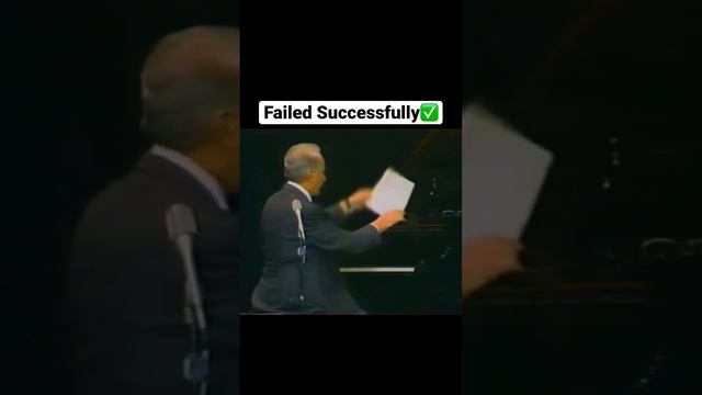 Забавные моменты на пианино от Виктора Борджа смотреть онлайн