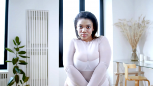 Аппетитная ДЕВУШКА в белом НИЖНЕМ БЕЛЬЕ!.mp4