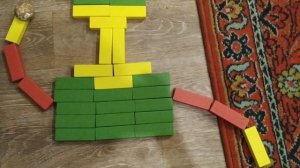 Человек из кубиков с печенькой.