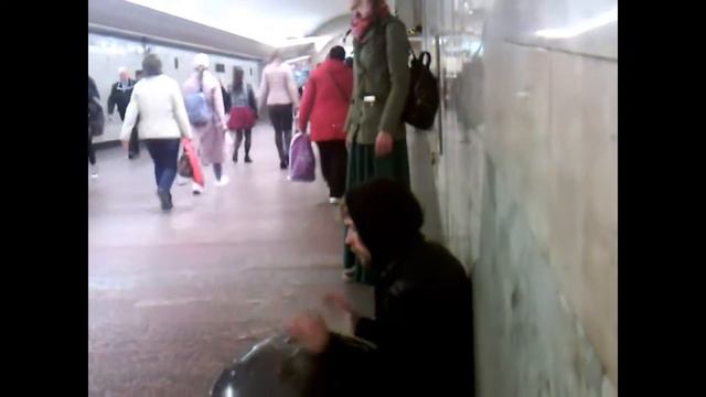 Питер Музыкант в переходе метро смотреть онлайн