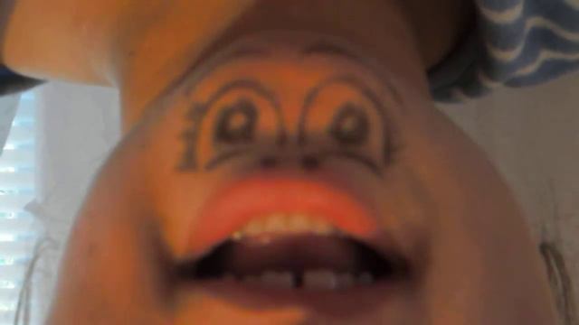 Под улыбкой слезу скрываю.... смотреть онлайн