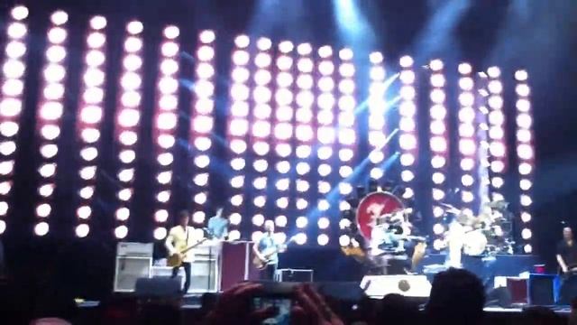 Foo Fighters & Sass Jordan - Stay With Me (Toronto II 2015) смотреть онлайн