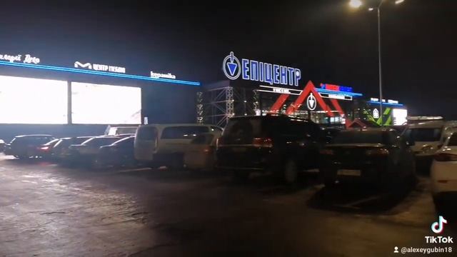 Харьков ТЦ ЭПИЦЕНТР на АЛЕКСЕЕВКЕ, въезд машин в подземную парковку. смотреть онлайн