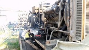 ЯМЗ-236. Выкидывает масло в выхлопной коллектор.