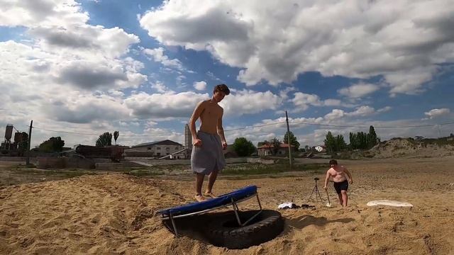 ПУЗО VS БАТУТ  ДВОЙНЫЕ САЛЬТО С ОГРОМНОЙ ВЫСОТЫ НА КАРЬЕРЕ